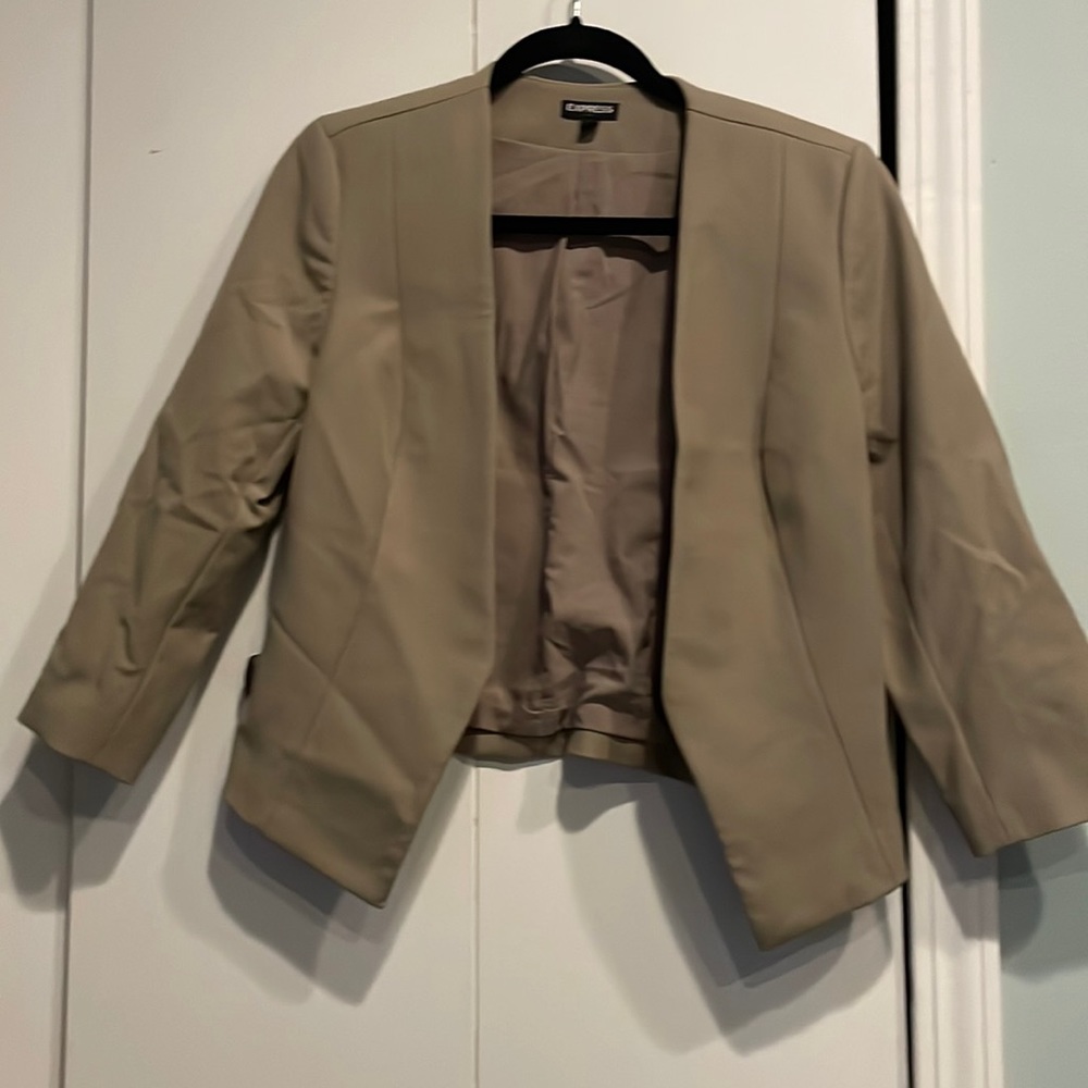 Express women’s cropped jacket - beige EUC SIZE 8